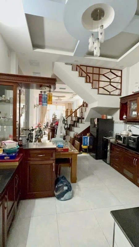 Gấp gấp - Chính chủ cần bán gấp nhà 76m², nở hậu, gần Võ Văn Kiệt, Q5. Giá bất ngờ chỉ 5.x tỷ