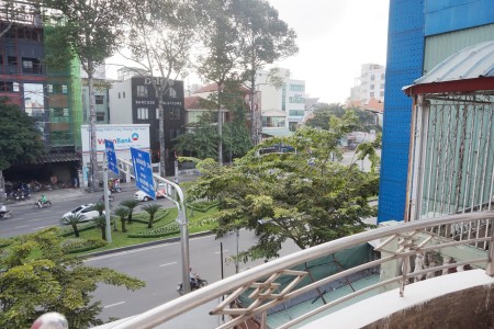Mặt tiền rộng tại vị trí vàng trên đường Trường Sơn - Trần Quốc Hoàn!