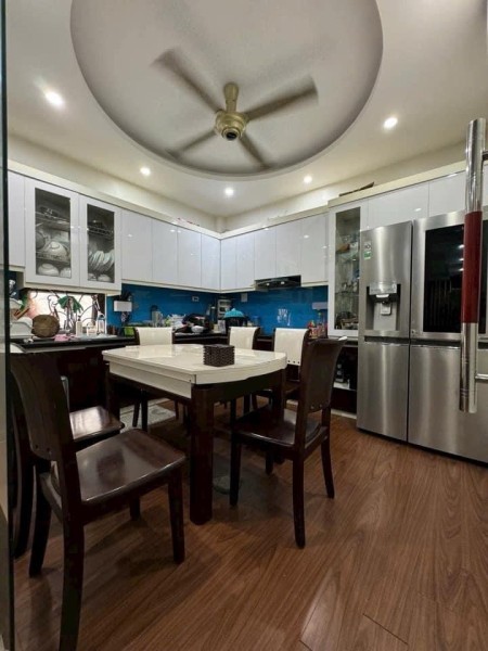 Ngọc Lâm – 12.5 tỷ - 49.8M2 - 5 Tầng, nhà mới đẹp ô tô cất trong nhà