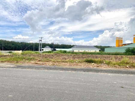 Cần tiền trả nợ nên bán gấp 1220M2 SHR, ngay chợ buôn bán đông, gần KCN đông công nhân. Gía 190tr