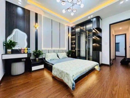 Nhỉnh 10 tỷ phân lô ô tô vào nhà, nhà đẹp 5 tầng thang máy ở luôn