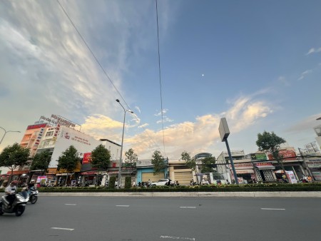 Cho thuê nhà mặt tiền Nguyễn Văn Cừ, trung tâm TP Cần Thơ