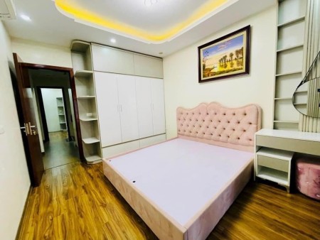 Nhà đẹp ở ngay - 5 tầng - Trung tâm Cầu Giấy