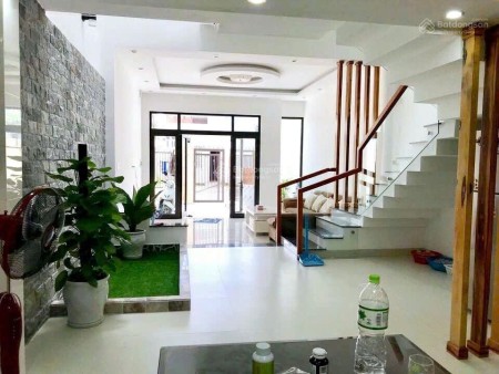 Bán nhà 3 tầng mặt tiền Nguyễn Xuân Khoát, đến biển 300m, nằm trong phố Hàn Quốc, giá 10 tỷ8 tl