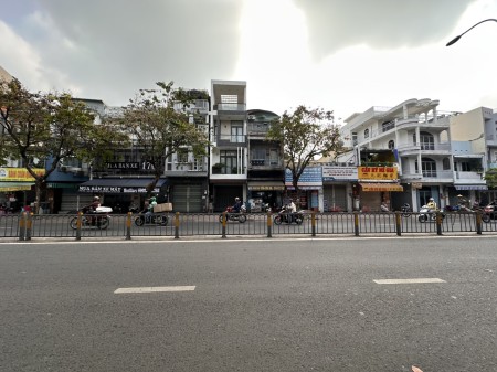 Bán nhà 2 mặt tiền đường Minh Phụng Q11 (4x28m) 3 tầng, CN 113m