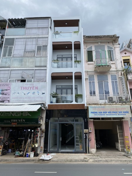Cho thuê nhà nguyên căn MT đường TRẦN HƯNG ĐẠO Q5(4,5 x 23m) 3 tầng, Kinh Doanh tự do...