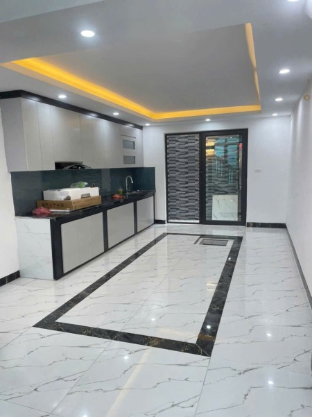 Nhà Hoàng Mai - 5 tầng mới king koong - Gần phố ngõ 3 gác