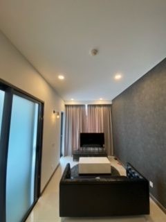 Cần bán căn hộ cao cấp Opal Tower, tầng cao, 1 PN, giá tốt, đang có HĐ thuê