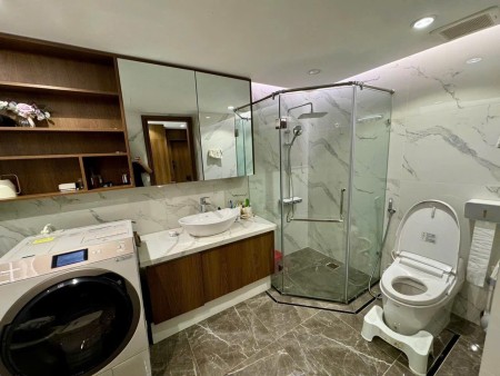 Bán căn hộ chung cư 2 ngủ có thể sửa thành 3 ngủ ở toà R3 Royal city