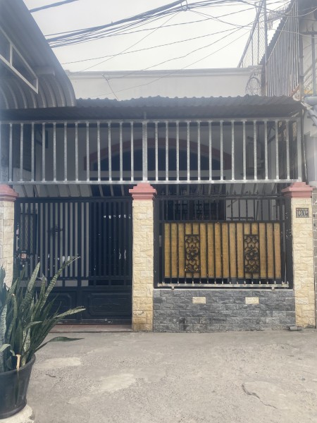Chính chủ bán gấp nhà cấp 4 gần chợ Hóc Môn, DT: 5,2x15m. Giá 1,78 tỷ