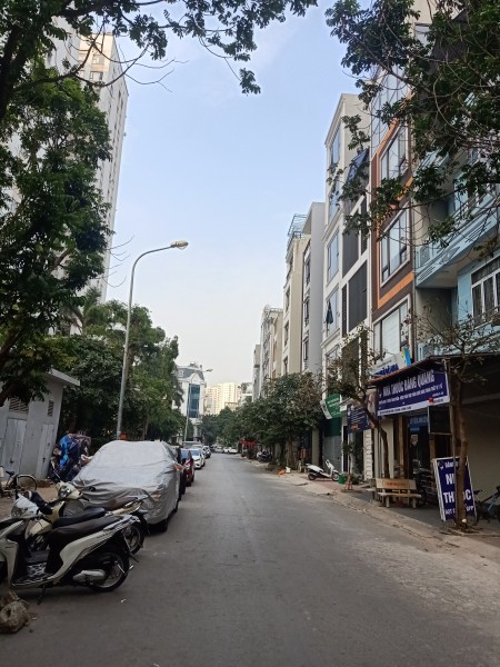 Mặt phố phân lô vỉa hè kinh doanh nhà 5 tầng chỉ hơn 8 tỷ