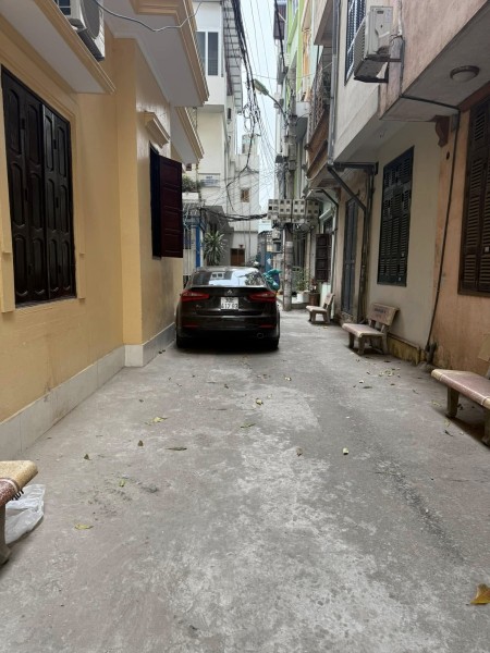 Bán nhà Giáp Bát. 42m-4 tầng. Nguyên bản dân xây, OTO 7 chỗ vào nhà.