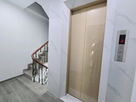 Bán nhà Đội Cấn Ba đình 10.3 tỷ 35m 7 tầng mặt tiền 3.5m thang máy - Gần oto - Ở ngay