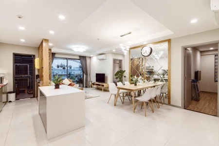 Gia đình bán CH Central Plaza 100m2, 3PN, 3WC, SH. Giá Thật: 5.95 tỷ TL