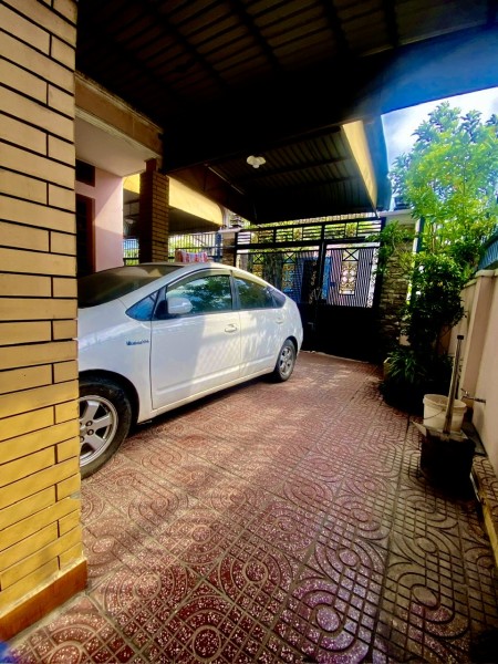 Diện tích 213m², lô góc 2 mặt tiền, ô tô tránh, khu dân trí cao Lê Văn Việt, Q9, Thủ Đức