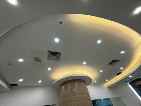 Cho thuê văn phòng 556M² – Golden Palace Mễ Trì