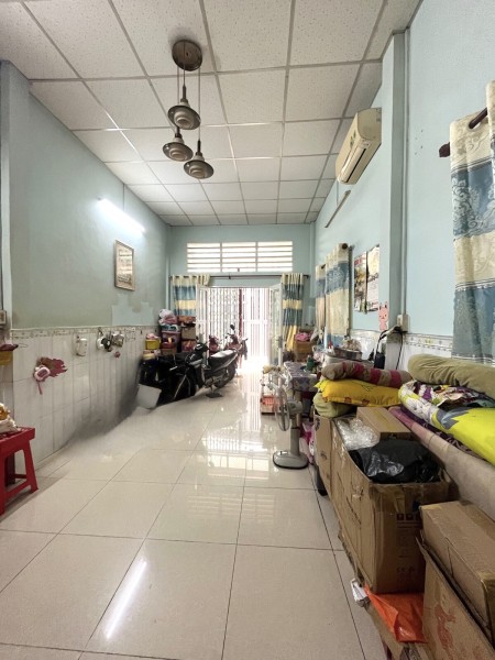 Bán nhà quận 11 - Có thể ở ngay hoặc sơn phết lại mới tinh 5.7 T