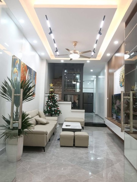 Bán nhà phố Hoàng Mai. DT: 66m2 × 5 Tầng, Thang Máy. MT: 3.5m