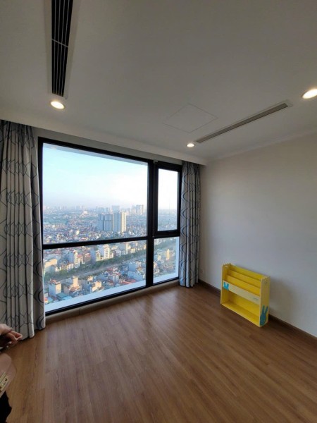 Cho thuê căn hộ Royal City 112m2, 3PN view đẹp, giá chỉ 22tr/tháng tại Thanh Xuân, HN