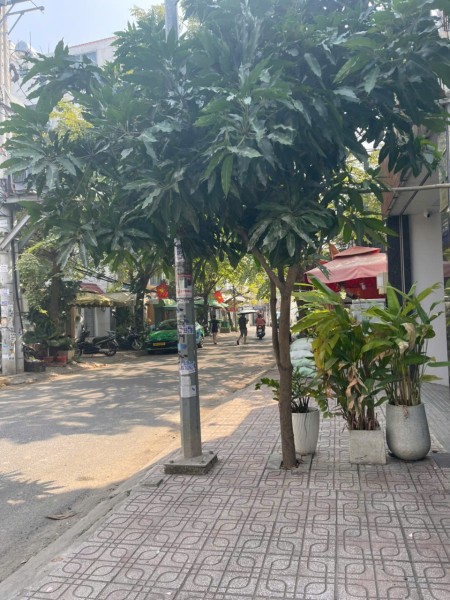 Chuyển nhượng mặt bằng văn phòng tầng trệt ở quận 2