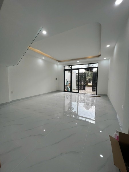 Chính chủ cho thuê nhà mặt tiền đối diện Vinhomes Grand Park