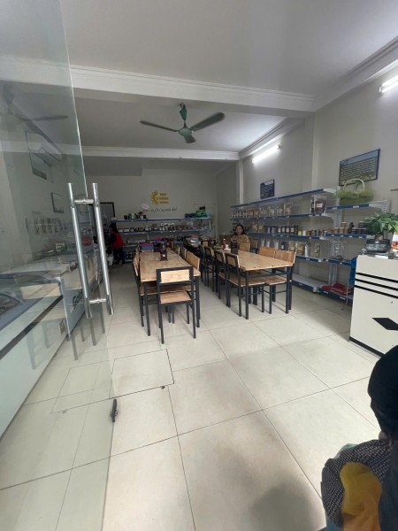 Cho thuê mặt bằng kinh doanh tại 43 Láng Trung