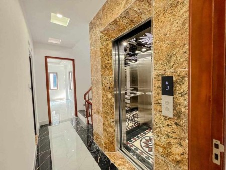 Siêu phẩm nhà đẹp - Ô tô vào nhà - Thang máy - View hồ Linh Đàm - Ở sướng