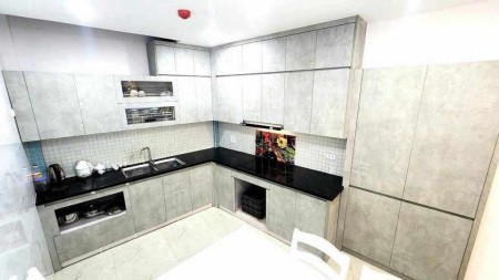 Minh Khai Hai Bà Trưng, mặt tiền rộng 8m - Trước nhà sân vườn thoáng - Cách 1 nhà ra ngõ
