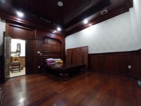 Bán nhà 2 tầng, 220M², đường Song Hành Q12 – Gần CC An Sương – Gía chỉ 12 tỷ (thương lượng)