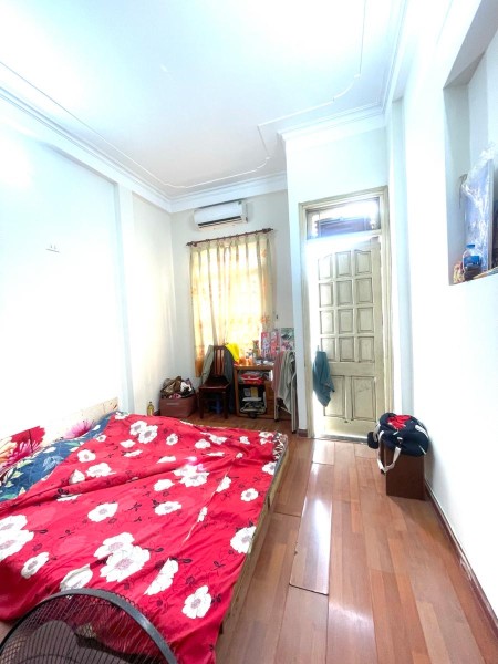 Bán nhà view hồ 14 tỷ, 45m2, 4 Tầng, MT 4m, Lạc Long Quân Tây Hồ