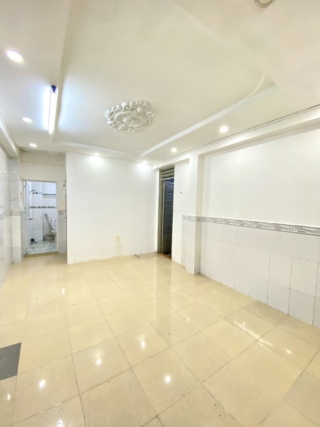 Phòng mới có ban công, sạch sẽ. Gần CV Phú Nhuận
