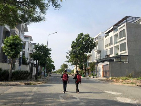 Hàng ngộp, bán gấp lô đất 140m2 giá 2ty099, An Sương Q12, SHR, thổ cư 100%