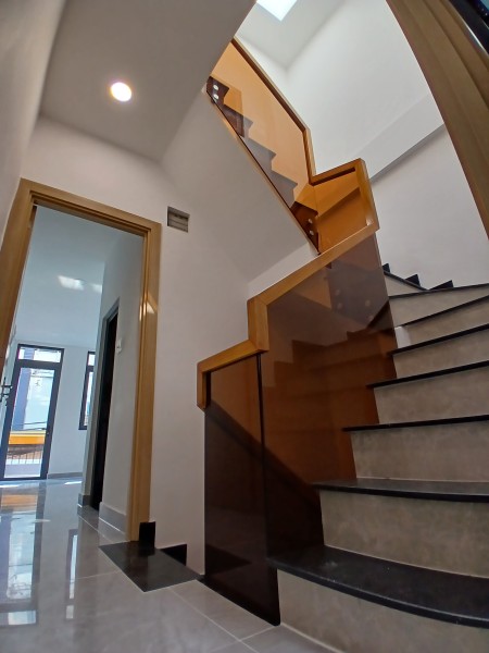 Chính chủ gửi Bán nhà ngay CHỢ - hẻm 6m đường Trần Đình Xu phường Nguyễn Cư Trinh Quận 1 nhà 2L 4pn