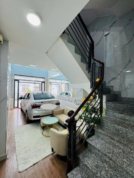 Nhà đẹp GV sạch sẽ Thoáng mát. Xe hơi đậu nhà. Thuận tiện kinh doanh đa ngành nghề