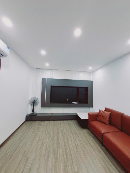 B,án nhà phố ngọc thụy 33m2 nhà dân xây rất kiên cố con mới , .giá chào 5,98