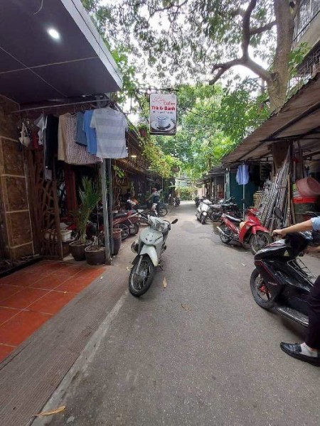 Hiếm - Nhà TT mặt ngõ 4M - Vỉa hè 2M - Diện tích 40m2 - Gía 3.4 tỉ- Kinh doanh sầm uất - TT Cầu Giấy