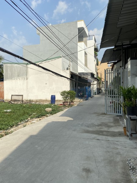 Kẹt vốn bán nhanh lô đất 2,2 tỷ ngay nhà hàng Dìn Ký giáp quận 12, sổ riêng, diện tích 55M2