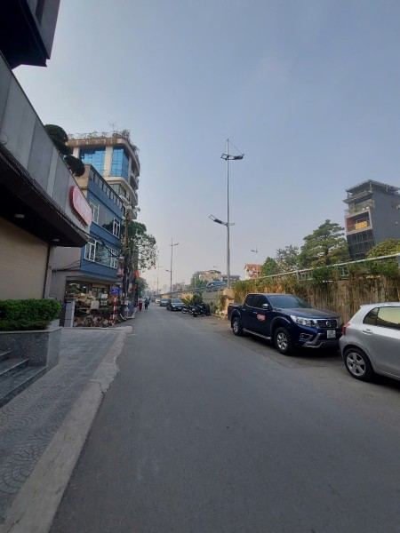 Chính chủ cần bán nhà Âu Cơ - Tây Hồ - 110M2 - 4 Tầng