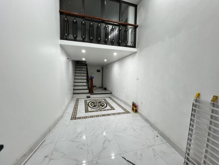 VIP Hai Bà Trưng: 4 tầng mới đẹp - Mặt phố - Ô tô - Vỉa hè - 2 thoáng vĩnh viễn - Kinh doanh
