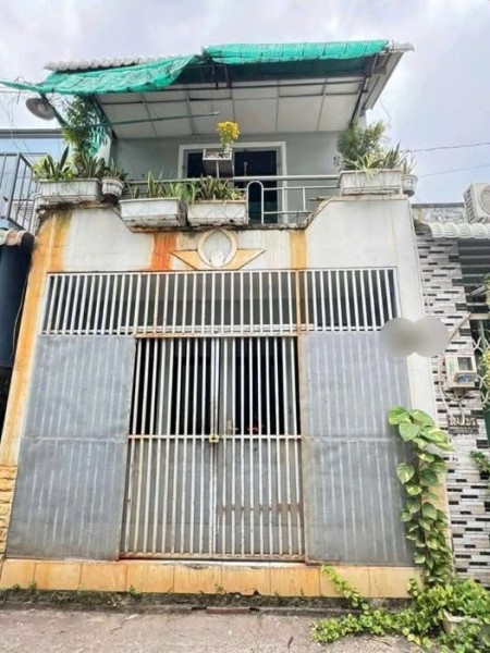 Nhà giá rẻ, dt 40m2 hẻm ngay chợ đường Đình Phong Phú, Quận 9, giá 3.75 tỷ