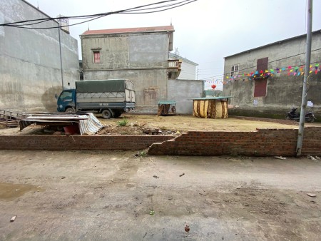 Dành cho cá mập tìm hàng phân lô - Lô góc 160m full thổ làn 2 QL6 - Giáp KCN Đông Phú Yên