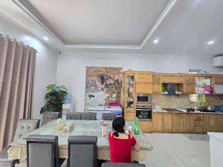 Sở hữu biệt thự đẳng cấp nhất Long Biên - Diện tích khủng, view hồ cực đẹp!