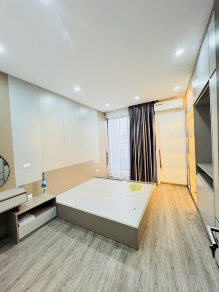 Đức Giang nhà mới xây 36m, 6 tầng, thang máy ô tô vào nhà