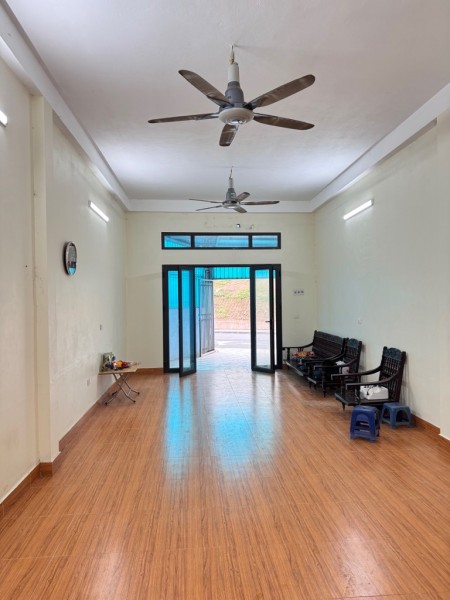 Lô góc 2 mặt thoáng - Mặt ngõ thông - ô tô vào nhà - Diện tích 52m², mặt tiền 6m.