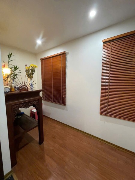 Nhà phố Ngọc thụy 30M2, 5 tầng, ngõ thông thoáng, oto đỗ cách nhà 10m, giá 5.65 tỷ