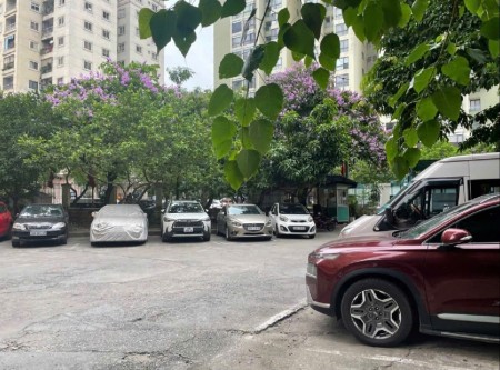 Bán căn hộ đường Vũ Phạm Hàm, giao thông thuận tiện, ô tô đậu thoải mái. Giá 4,55 tỷ