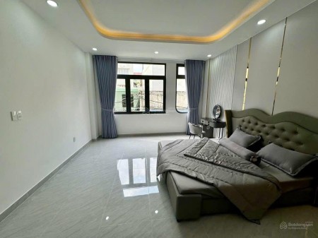 Bán nhanh nhà xây mới 5 tầng x 35m2 Ngô Gia Tự - Đức Giang, full nội thất. 5 tỷ. Ôtô đỗ cửa