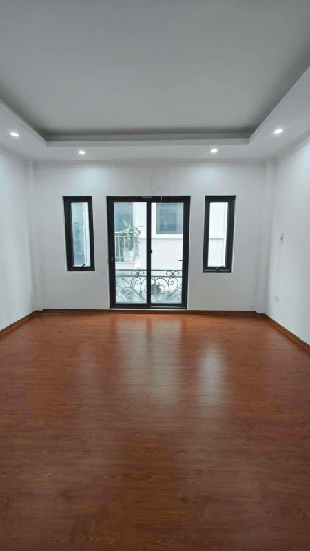 Phúc Lợi chỉ 4,5 tỷ có nhà 5 tầng vào ở ngay