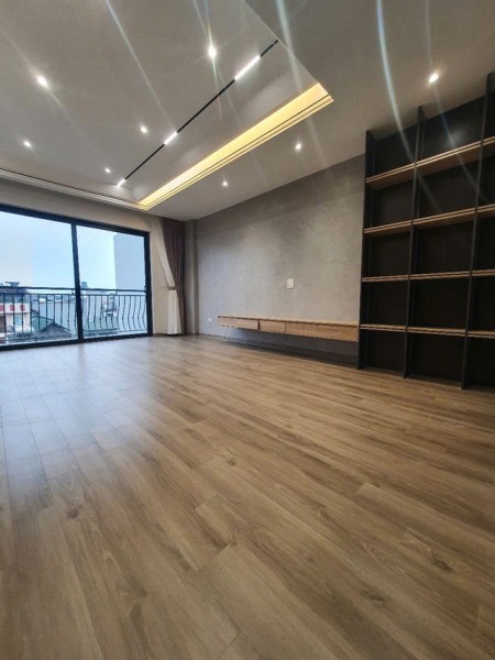 Bán nhà Chính chủ 6 tầng tại Phố Trạm, Long Biên, thang máy, Giá nhỉnh 6 tỷ (CTL)