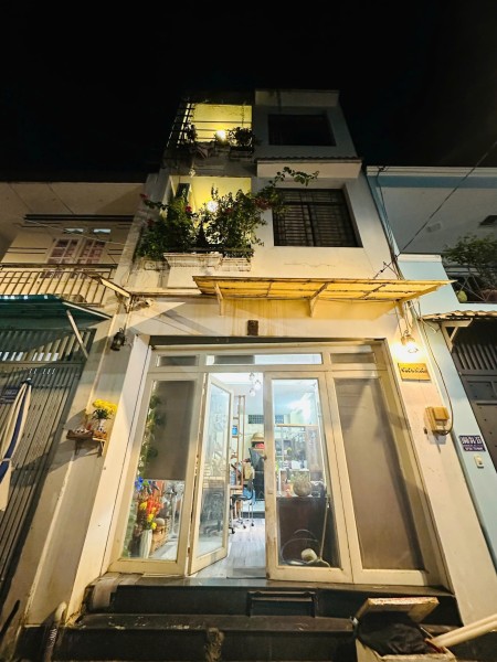 Hạ nốt 4 tỷ 9, mời môi giới 3% đường thông 5m xe hơi, kế siêu thị Emart 700m, ..